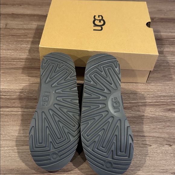 UGG kids neumel size 5 BL - Picture 4 of 4